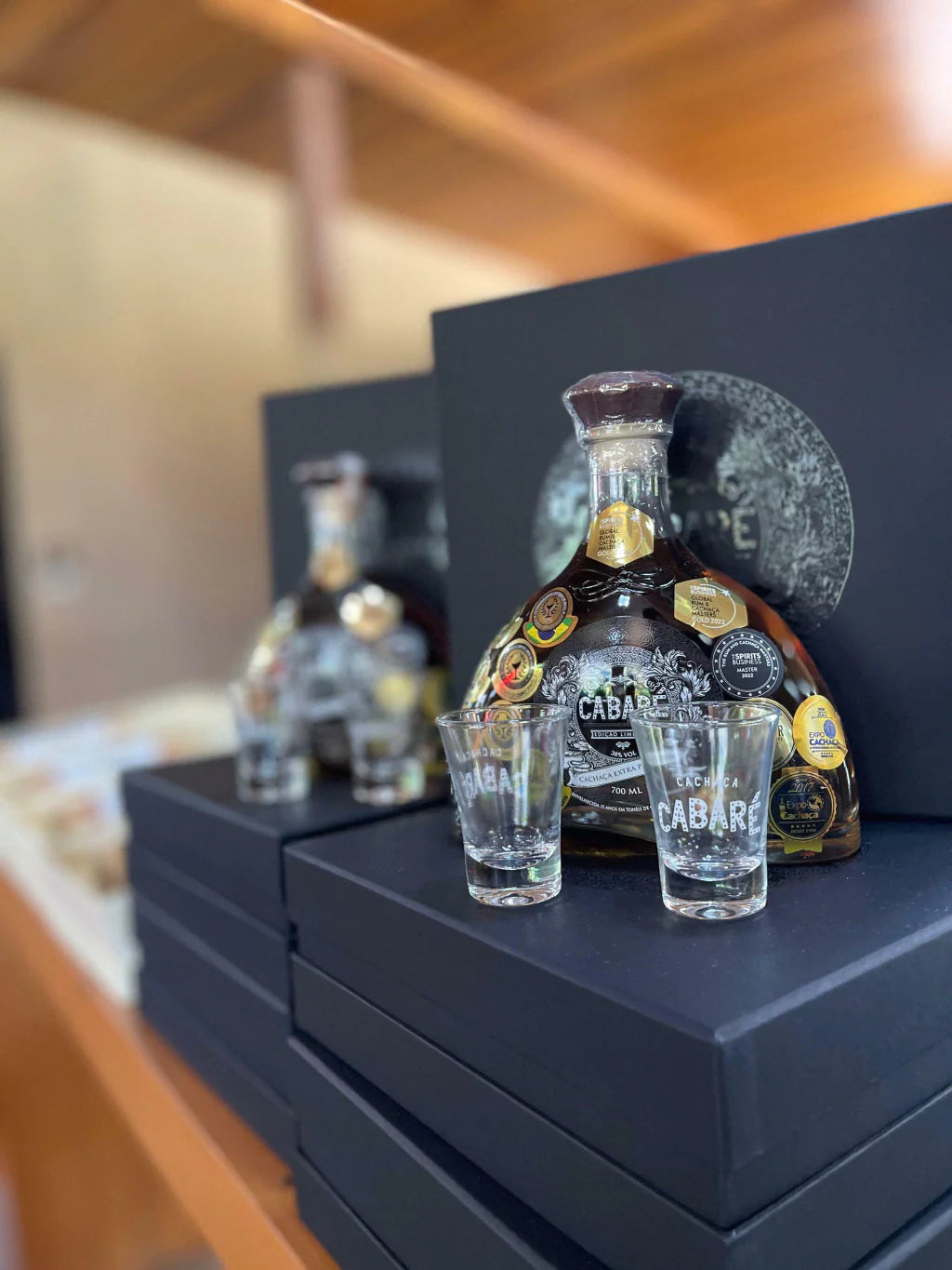 Kit Cachaça Cabaré Extra Premium 700ml Envelhecida 15 Anos